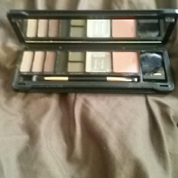 NWOT Profusion makeup kits - Picture 3 of 3